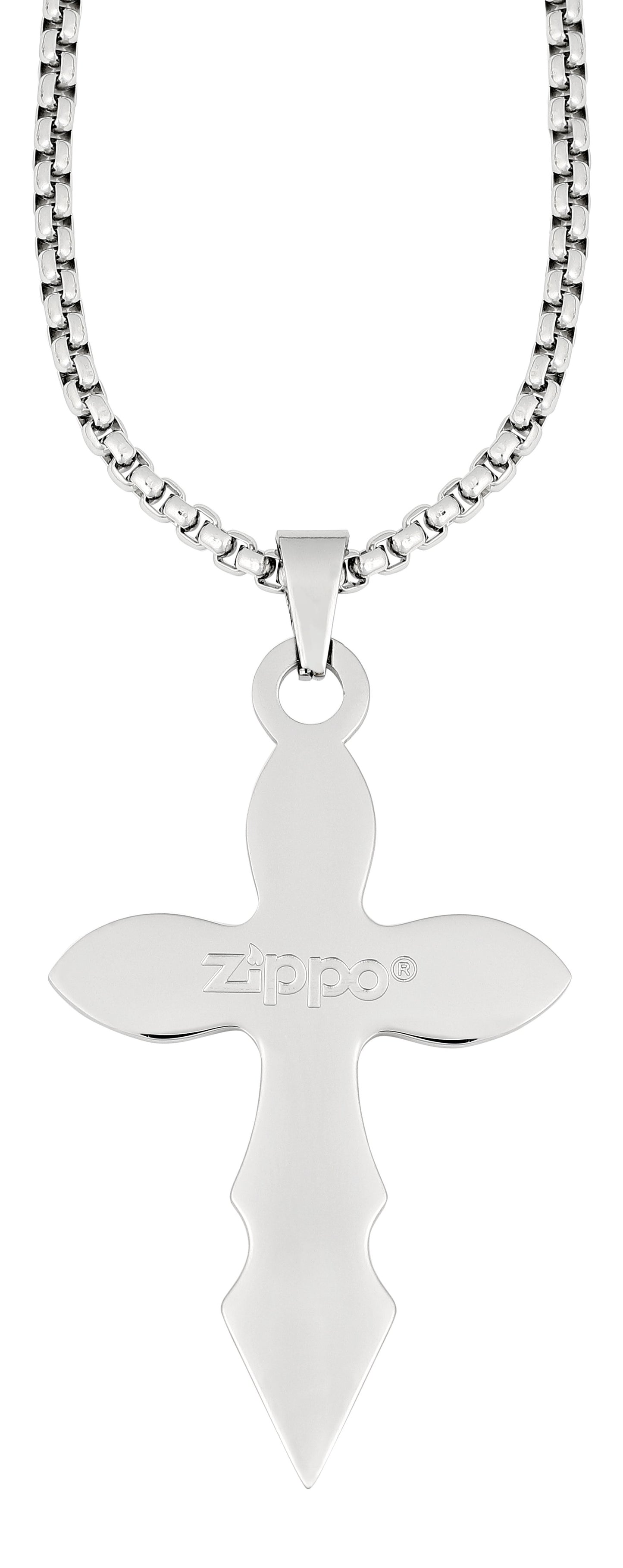 Widok z tyłu wisiorek z krzyżykiem z logo Zippo