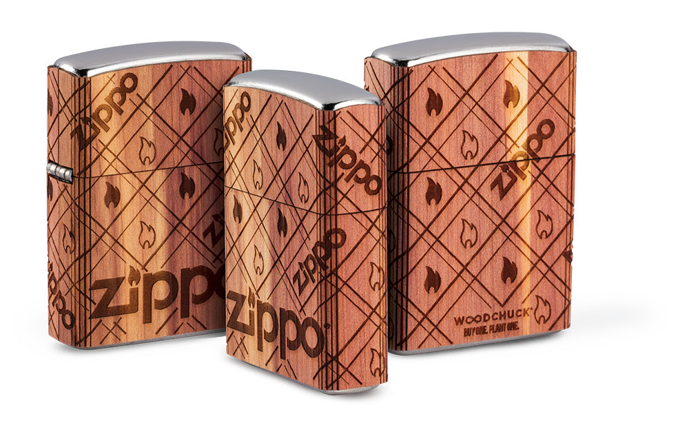 Widok zgrupowany zapalniczka Zippo chrom Woodchuck Zippo Flame 360°