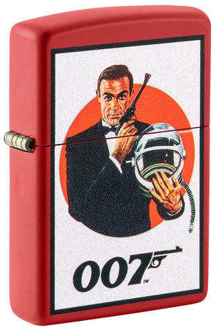 Zapalniczka Zippo widok z przodu ¾ kąta matowa czerwień z Jamesem Bondem 007™ w czarnym kombinezonie oraz pistoletem i hełmem astronauty