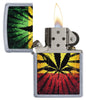  Zapalniczka Zippo chrom z liściem konopi na tle w barwach Jamajki otwarta z płomieniem