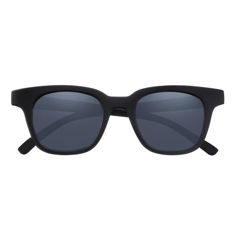 Okulary przeciwsłoneczne Zippo Widok z przodu z szerokimi oprawkami w kolorze czarnym