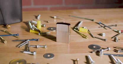 Śrubokręt Bit Safe z obudową o szczotkowanym chromowanym wykończeniu