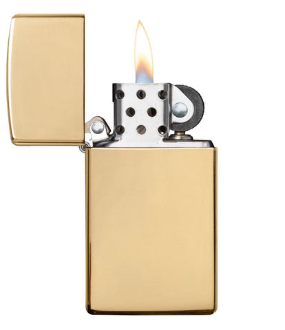 Widok z przodu zapalniczka Zippo Slim Brass High Polished model podstawowy otwarta z płomieniem