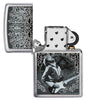 Zapalniczka Zippo Widok z przodu, szczotkowany chrom, otwarta z wizerunkiem Erica Claptona autorstwa Rona Pownalla