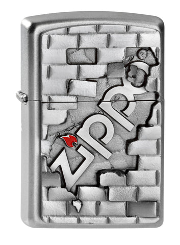 Widok z przodu zapalniczka Zippo chrom emblemat z logo Zippo przebijającym mur