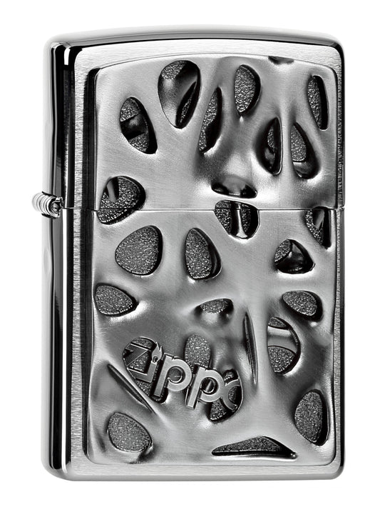 Widok z przodu zapalniczka Zippo chrom emblemat z dziurami