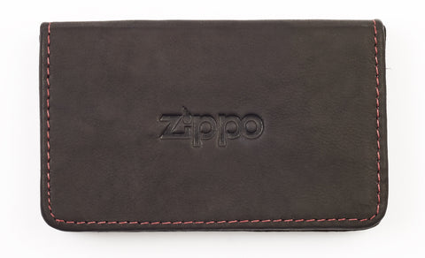 Widok z przodu etui na wizytówki zamknięte z logo Zippo