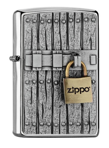 Widok z przodu kąt 3/4 zapalniczka Zippo Chrome Brushed emblemat z kłódką i małym logo Zippo