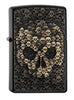 Widok z przodu kąt 3/4 zapalniczka Zippo czarna emblemat z czaszką złożoną z wielu małych czaszek