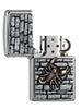 Zapalniczka Zippo chrom emblemat ze skorpionem na ścianie otwarta