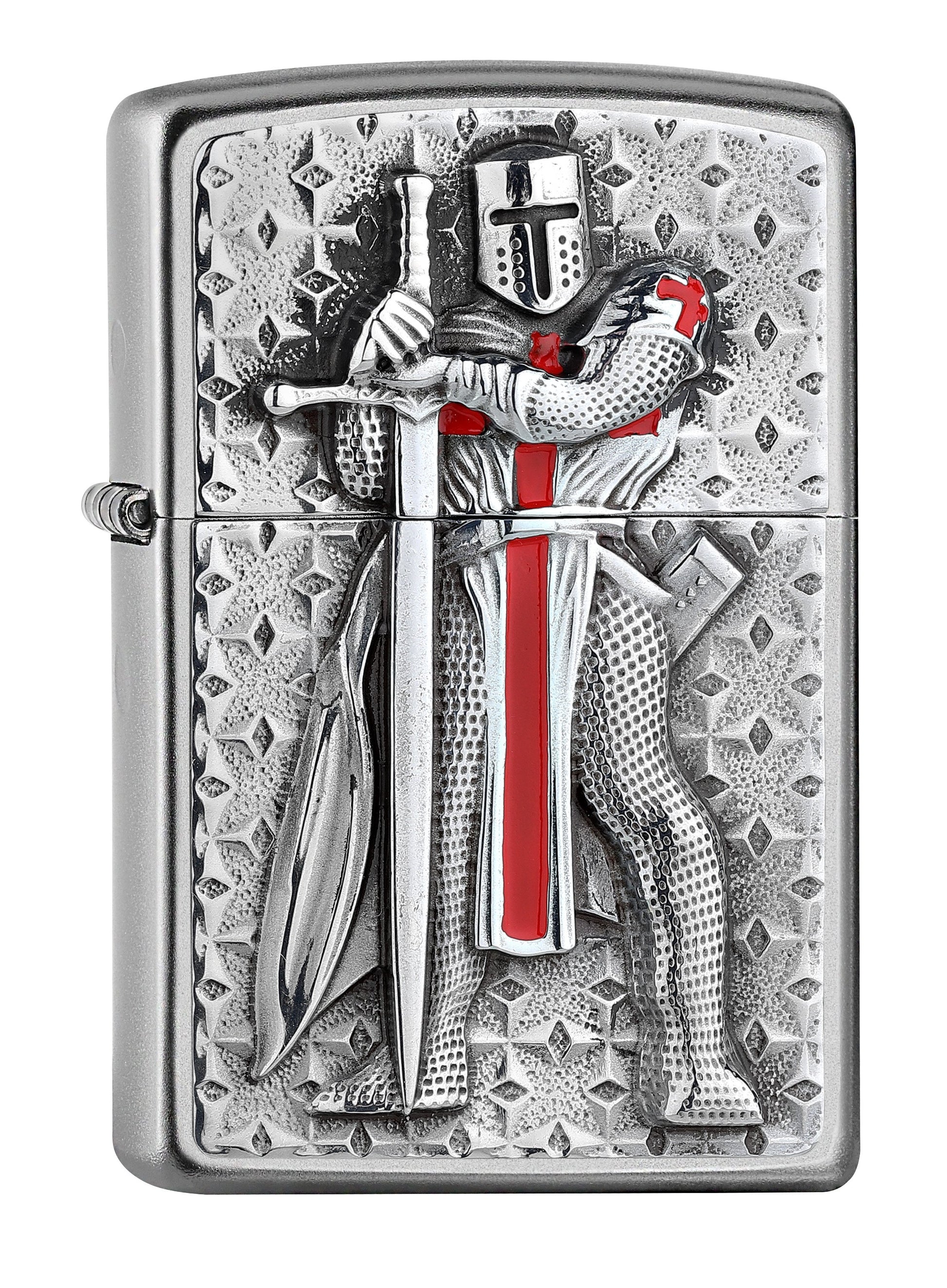 Widok z przodu zapalniczka Zippo emblemat ze stojącym Templariuszem