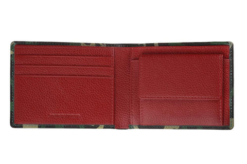 Otwarty portfel w formacie otwartym czerwone wnętrze
