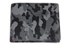 Widok z przodu zamknięty portfel w formacie poziomym szare moro z logo Zippo