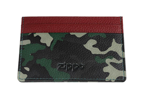 Widok z przodu etui na karty zielony wzór moro i czerwona góra z logo Zippo