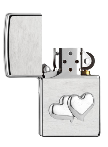 Zapalniczka Zippo szczotkowany chrom emblemat z dwoma sercami w dolnej części otwarta