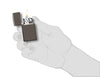 Widok z przodu zapalniczka Zippo Slim Black Ice model podstawowy otwarta z płomieniem w stylizowanej dłoni