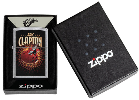 Zapalniczka Zippo z przodu chromowana z kolorowym wizerunkiem czerwonej gitary Erica Claptona w otwartym pudełku