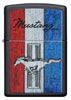 Zapalniczka Zippo widok z przodu czarny mat z kolorowym wizerunkiem logo Ford Mustang
