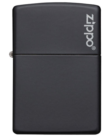 Widok z przodu zapalniczka Zippo Black Matte model podstawowy z logo Zippo