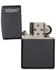 Widok z przodu zapalniczka Zippo Black Matte model podstawowy z logo Zippo otwarta