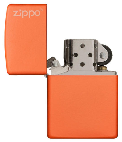 Widok z przodu zapalniczka Zippo Orange Matte model podstawowy z logo Zippo otwarta