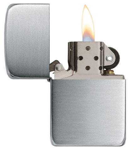 Zapalniczka Zippo 1941 Replika w srebrze próby 925 widok z przodu otwarty i zapalony w satynowym srebrze optyka