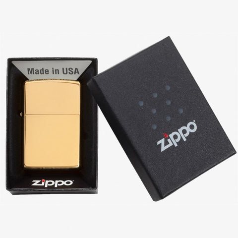 Widok z przodu zapalniczka Zippo High Polished Brass model podstawowy w otwartym opakowaniu prezentowym