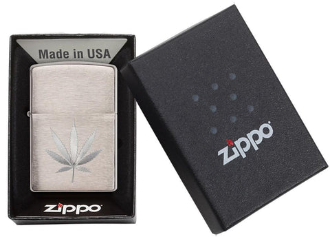 Zapalniczka Zippo szczotkowany chrom wygrawerowany liść konopi w otwartym pudełku kartonowym