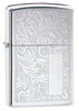 Widok z przodu kąt 3/4 zapalniczka Zippo High Polish Chrome ze wzorem weneckim i płytką na inicjały 