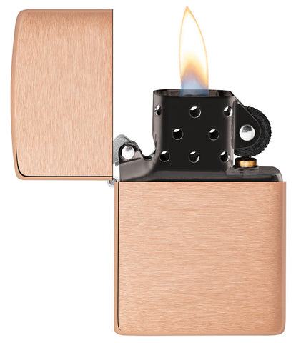 Zapalniczka Zippo model podstawowy z litej szczotkowanej miedzi i czarnym wkładem, otwierana płomieniem