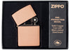 Zapalniczka Zippo model podstawowy w kolorze szczotkowanej miedzi z czarnym wkładem, w otwartym pudełku
