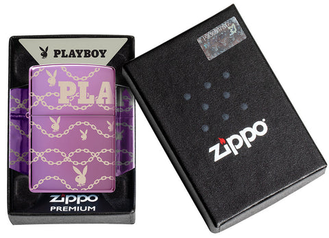 Zippo Feuerzeug hochglänzend lila mit umhüllenden Playboybunny und schwingenden Kettengliedern in geöffneter Premiumbox