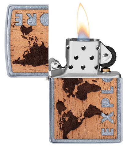 Zapalniczka Zippo Chrome Woodchuck Landscape otwarta z płomieniem