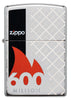 Zapalniczka Zippo 600 milionów z przodu w polerowanym chromie z grawerem laserowym 360° z nazwą zapalniczki otoczoną czerwonym płomieniem i czarnym paskiem z boku.