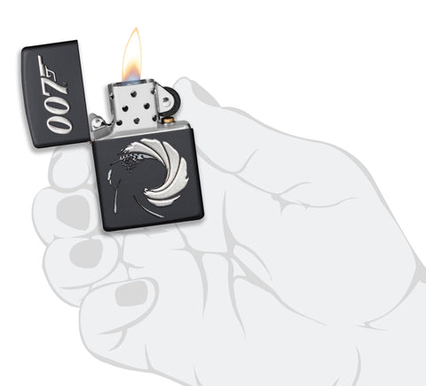 Zapalniczka Zippo James Bond 007 czarny mat z logo jako nadruk teksturowy Online Only opened with flame in stylised hand