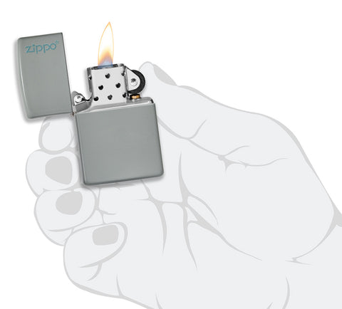 Zapalniczka Zippo Flat Grey model bazowy matowo szary z logo Zippo otwierany płomieniem w stylizowanej dłoni