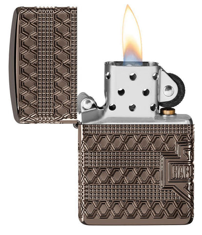 Zapalniczka Zippo COTY 2021 Harley-Davidson® 360 Degree Deep Engraving Black Ice Open with Flame