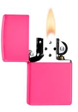 Zapalniczka Zippo jaskraworóżowa otwarta z płomieniem