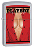 Widok z przodu kąt 3/4 zapalniczka Zippo chrom z okładką Playboya z października 2014