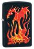 Widok z przodu zapalniczka Zippo smok z czerwono-żółtych płomieni z logo Zippo w stylu retro pod spodem