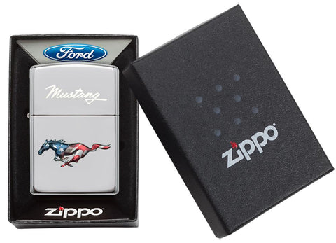 Zapalniczka Zippo chrom mustang w kolorach flagi USA w otwartym pudełku
