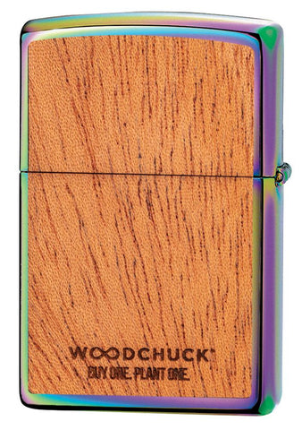 Widok z tyłu zapalniczka Zippo Woodchuck z liśćmi konopi