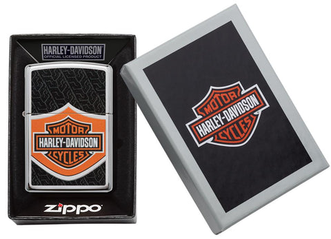 Zapalniczka Zippo chrom z pomarańczowo-czarno-białym logo Harley-Davidson w otwartym pudełku