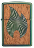 Widok z przodu zapalniczka Zippo Woodchuck z zielonym płomieniem Zippo
