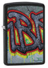 Widok z przodu zapalniczka Zippo kąt 3/4 Black Crackle limitowana edycja Mur Berliński z literą B w stylu graffiti