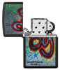 Widok z przodu zapalniczka Zippo Black Crackle limitowana edycja Mur Berliński z wzorem graffiti otwarta 