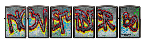 Widok z przodu zapalniczki Zippo 6 sztuk Black Crackle z napisem graffiti November 89 rozłożonym na wszystkie zapalniczki