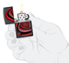Zapalniczka Zippo czarna z czerwono-czarnym wirem otwarta z płomieniem w stylizowanej dłoni
