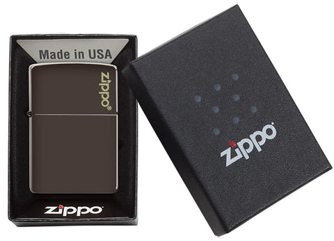 Zapalniczka Zippo matowa brązowa z logo Zippo w otwartym pudełku