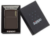 Zapalniczka Zippo matowa brązowa z logo Zippo w otwartym pudełku